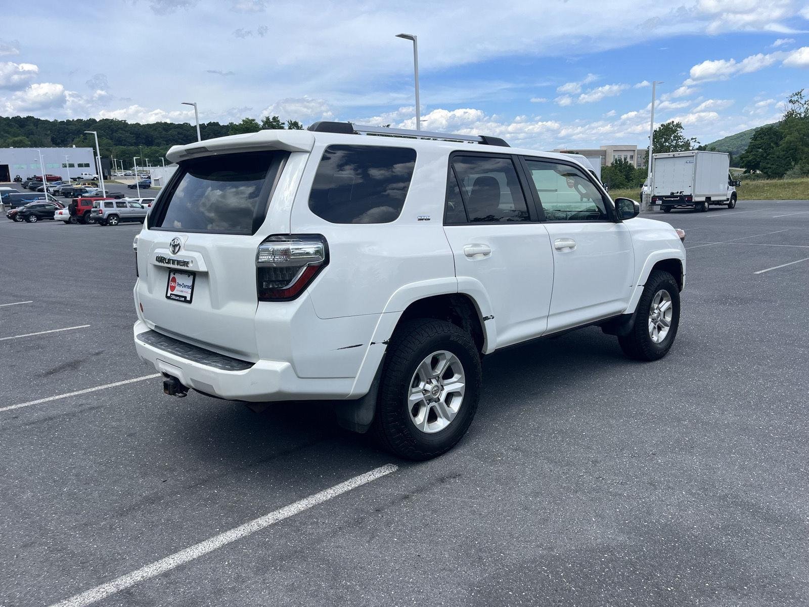 Used 2019 Super White Toyota SR5 image 9