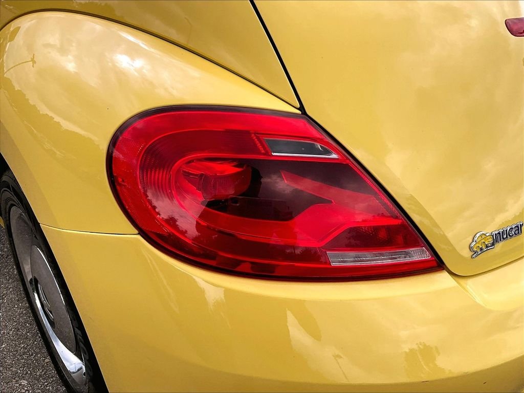 Used 2012 Saturn Yellow Volkswagen 2.5L image 27
