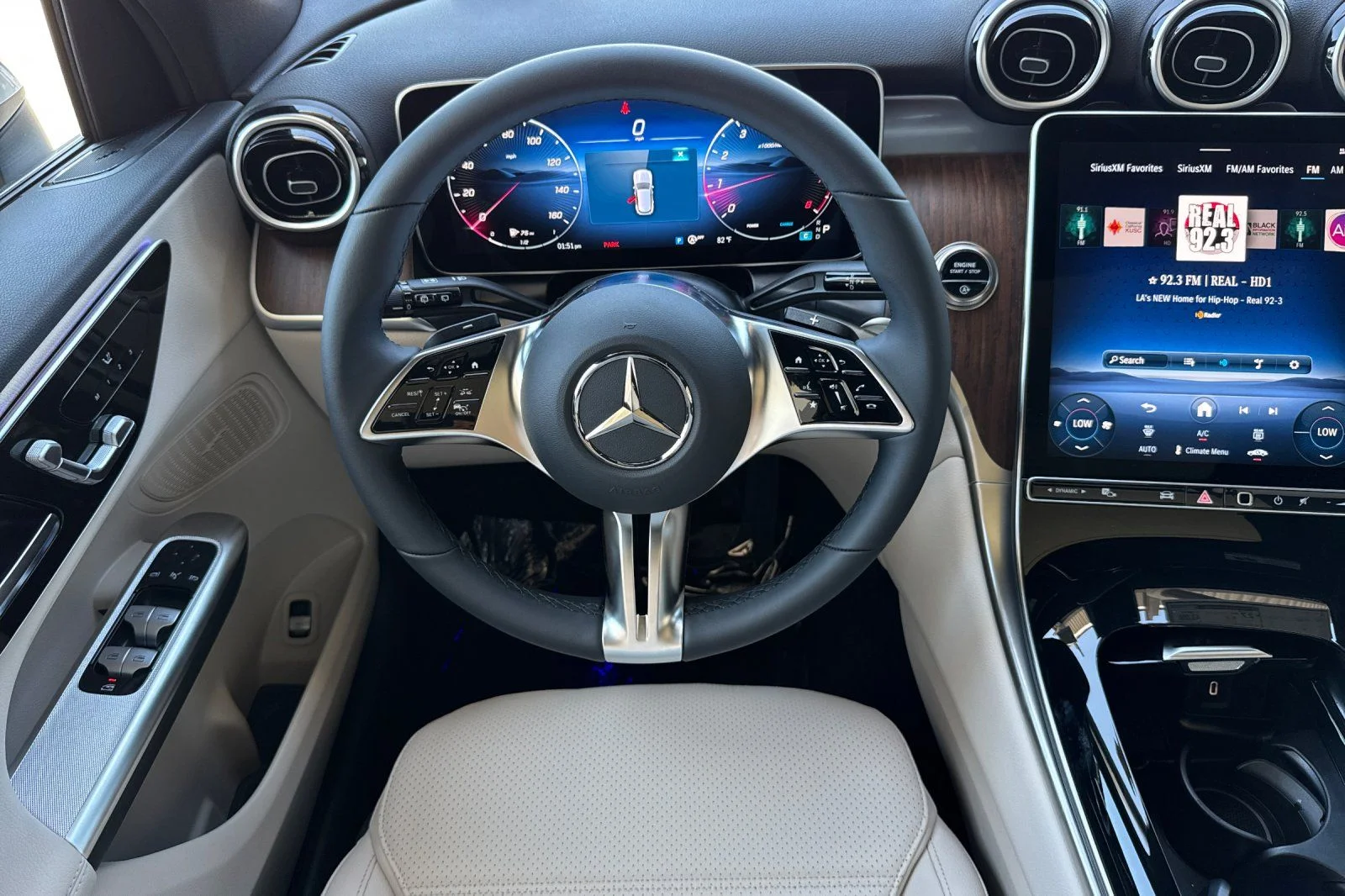 New 2027 Polar White Mercedes-Benz GLC 300 image 11