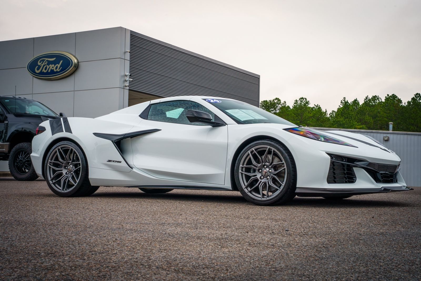 Used 2024 White Chevrolet Z06 image 3