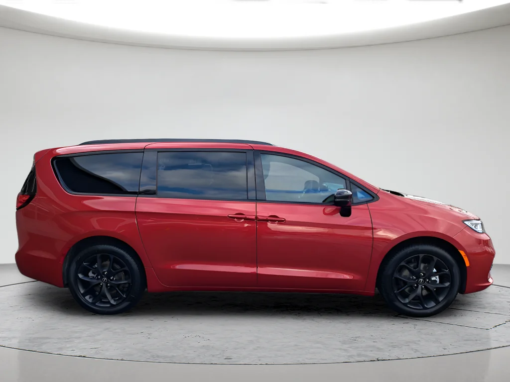 New 2026 Red Hot Pearl-Coat Exterior Paint Chrysler Select image 6