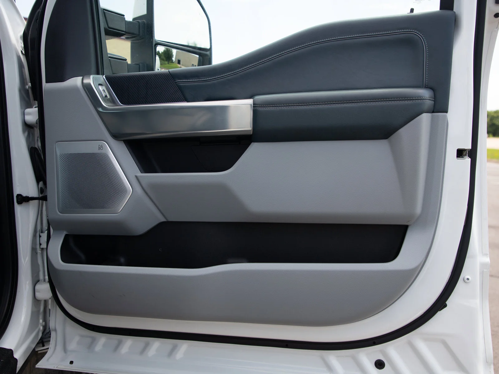 Used 2023 White Ford XL image 9