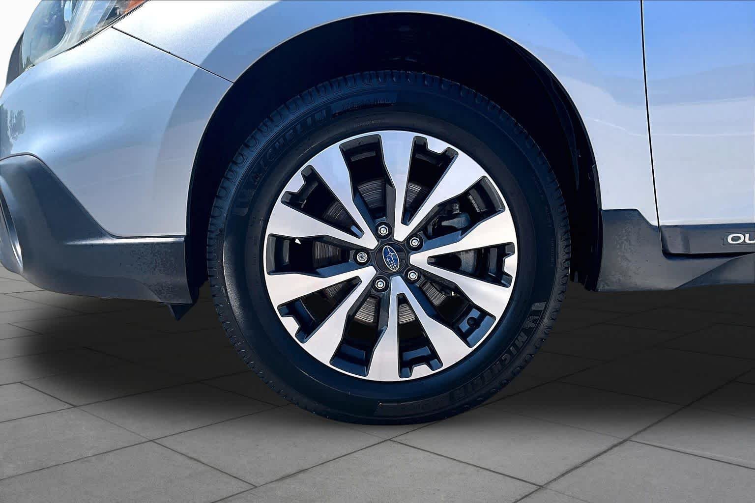 Used 2015 Ice Silver Metallic Subaru 2.5i Limited image 11