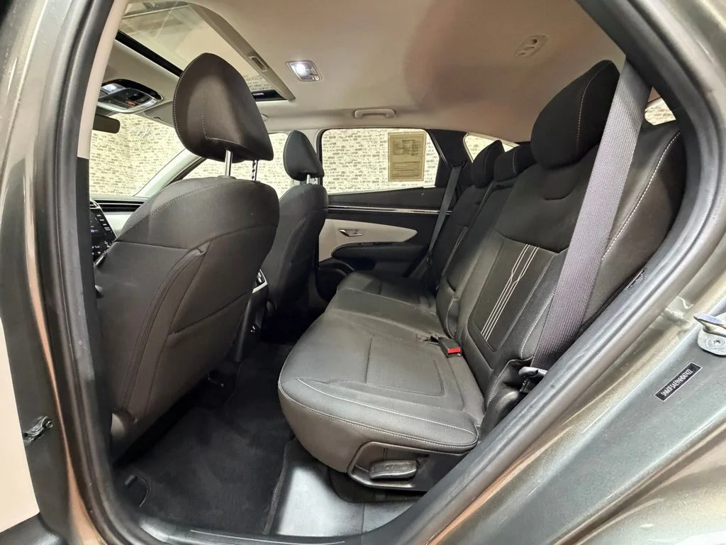 Used 2022 Amazon Gray Hyundai SEL image 11