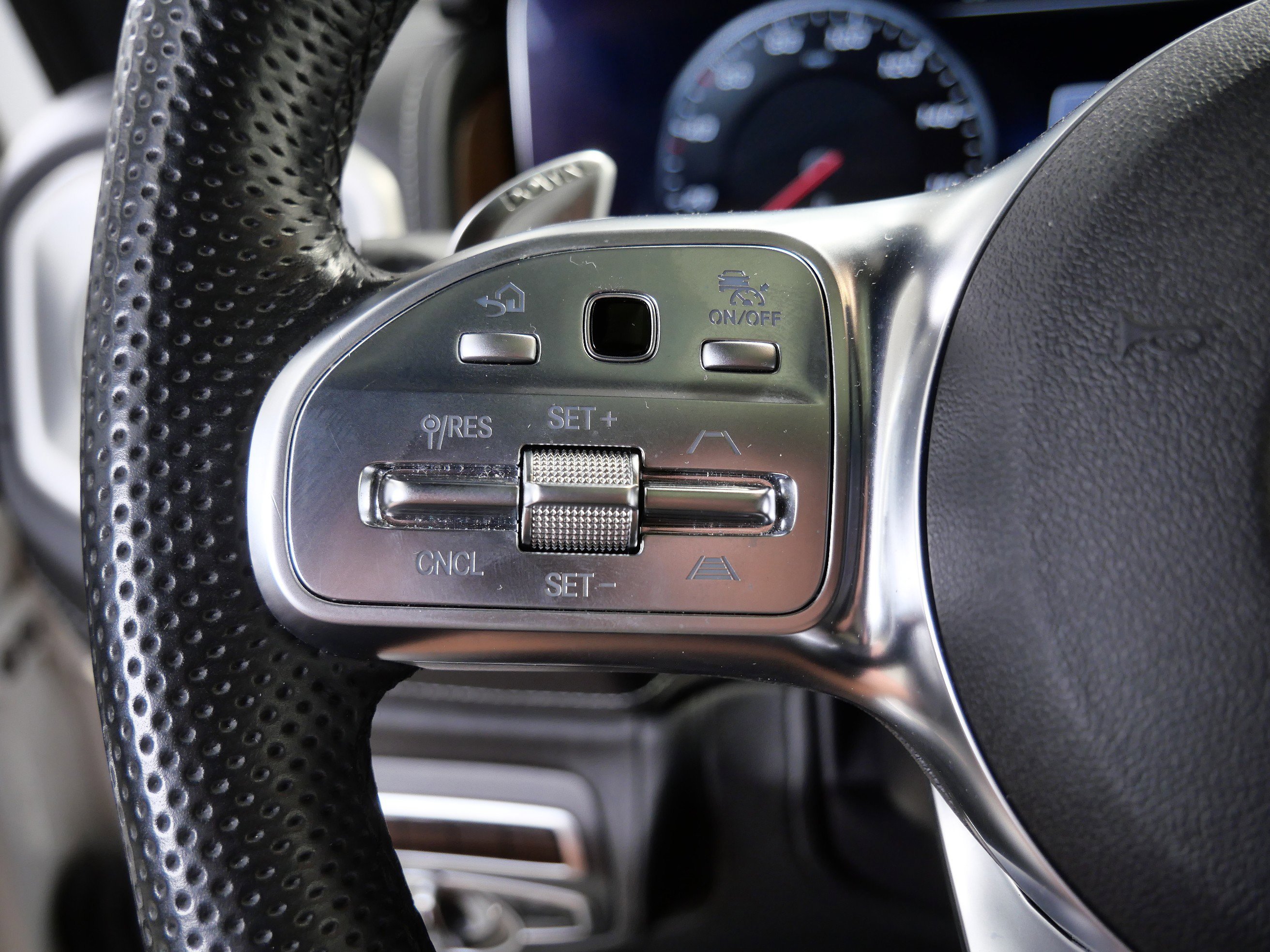 Used 2020 designo Diamond White Metallic Mercedes-Benz AMG® G 63 image 26