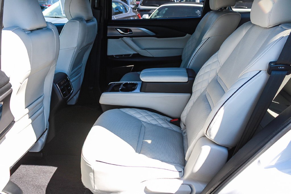 Used 2023 White Mazda Signature image 18