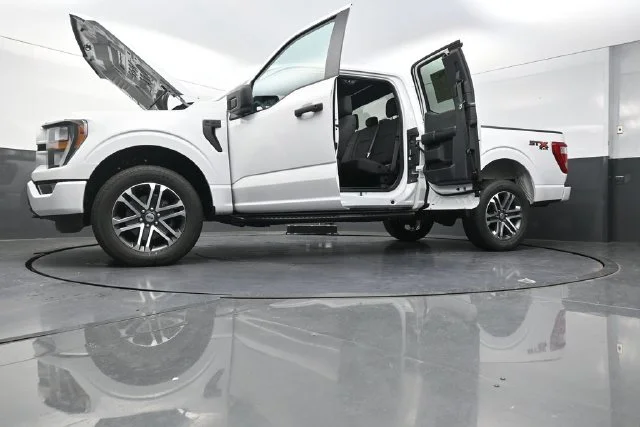 Used 2023 White Ford XL image 30