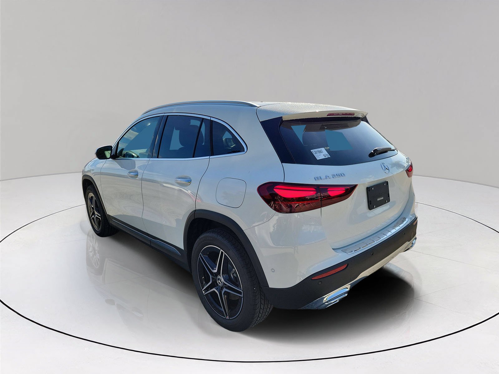 New 2026 Polar White Mercedes-Benz GLA 250 image 4