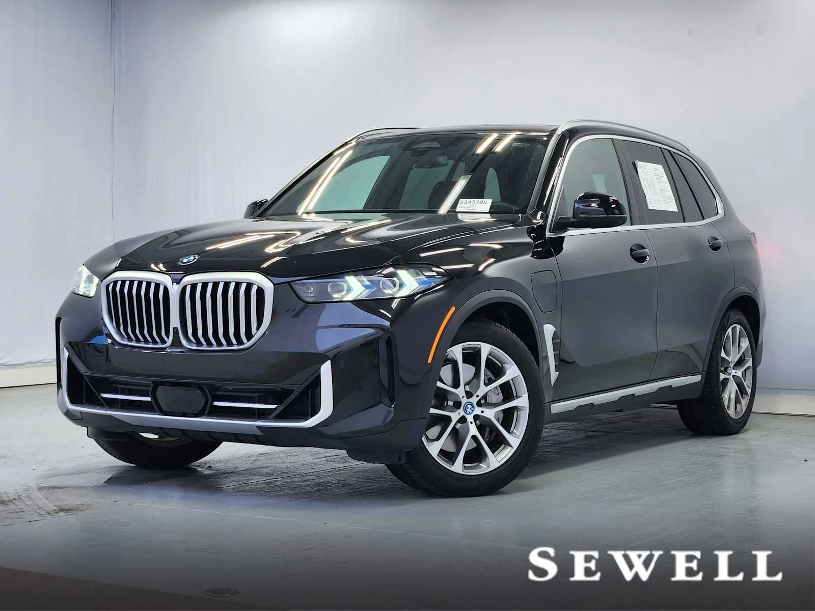 2025 BMW X5 xDrive50e's photo