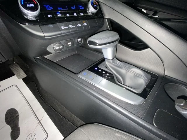 Used 2023 Black Hyundai SEL image 19