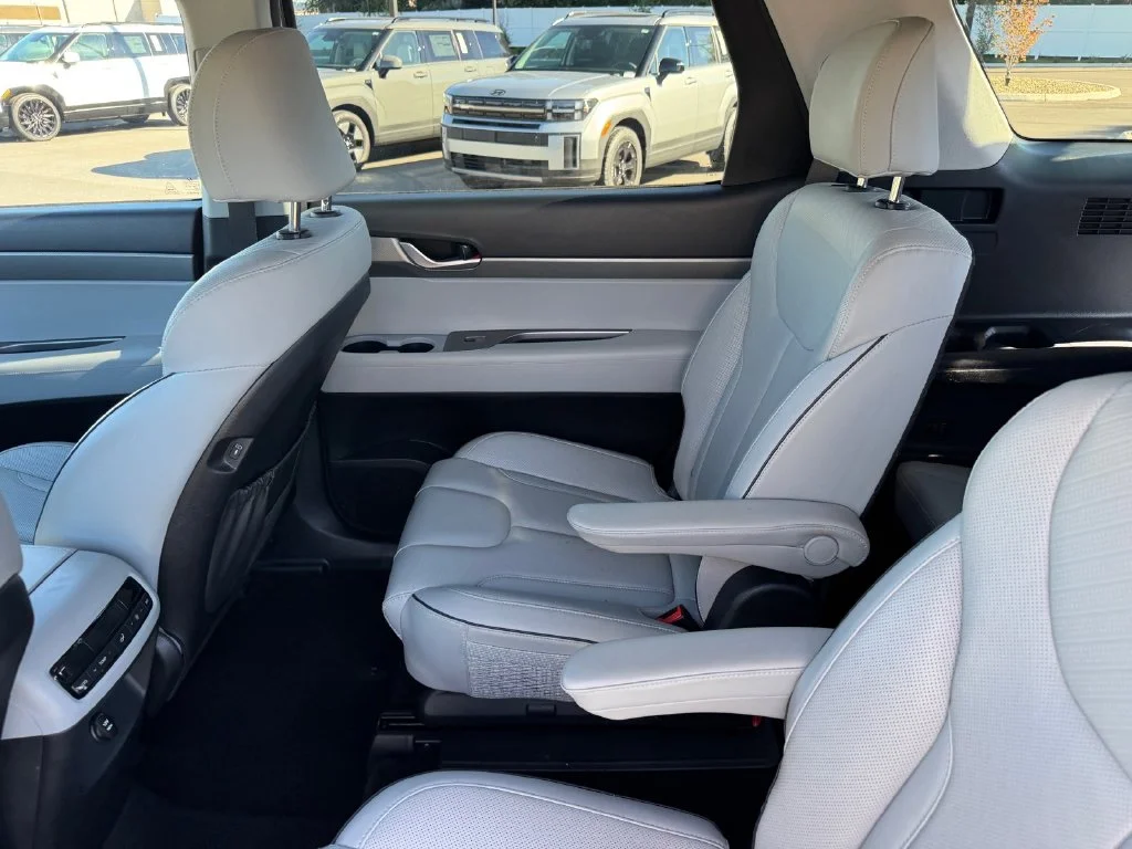 Used 2025 White Hyundai SEL image 11