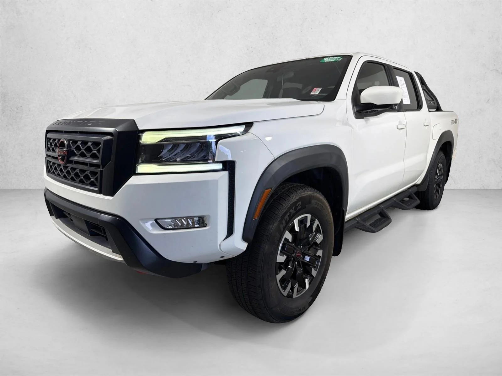 Used 2022 Whtie Nissan PRO-4X image 7