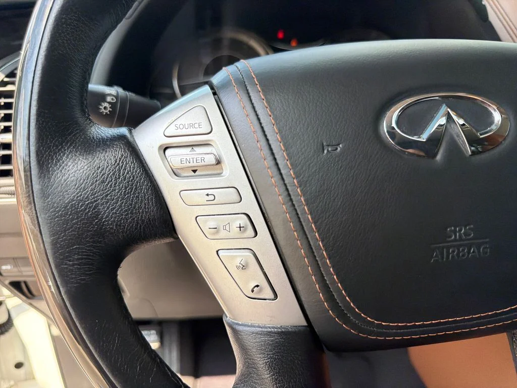 Used 2018 Moonstone White INFINITI  image 22