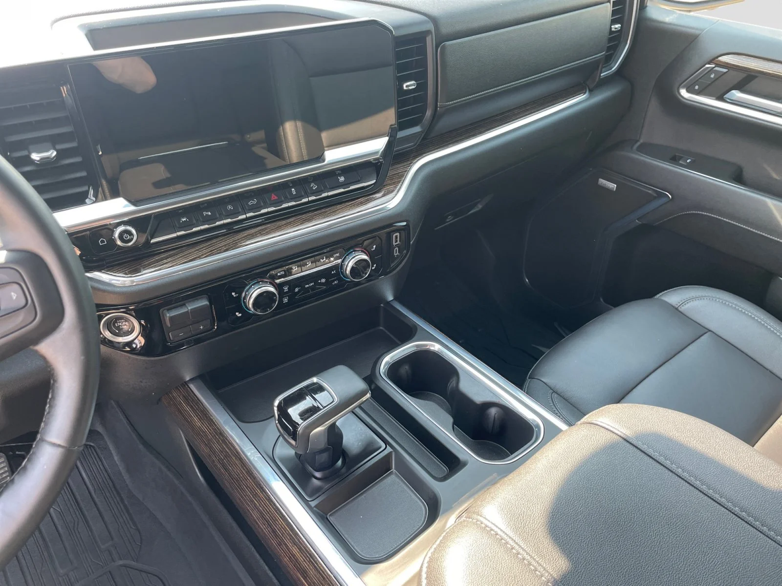 Used 2024 Black GMC Elevation Crew Cab image 15