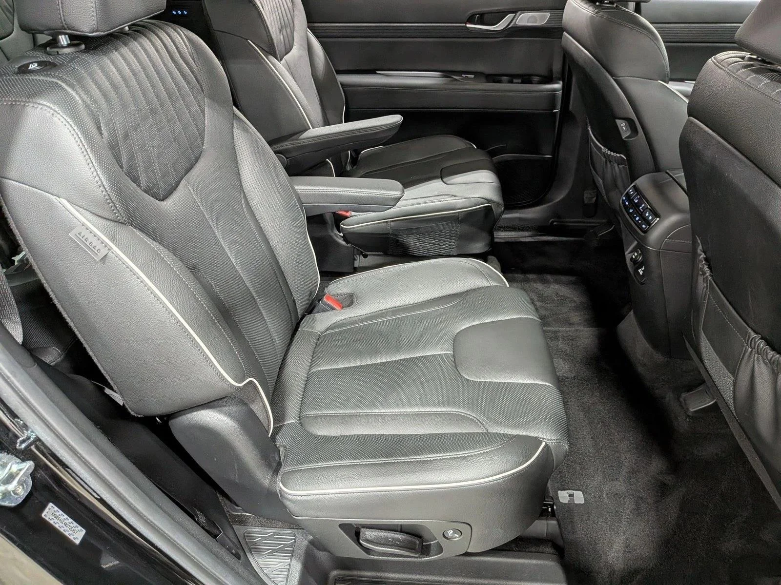 Used 2024 Abyss Black Pearl Hyundai Limited image 22
