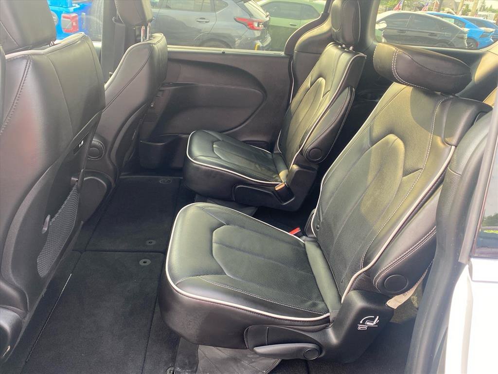 Used 2026 Silver Mist Clearcoat Chrysler Limited image 23
