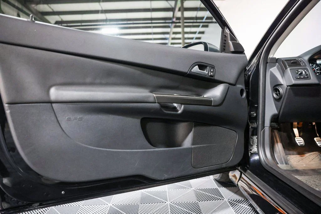 Used 2011 Black Volvo T5 R-Design image 31