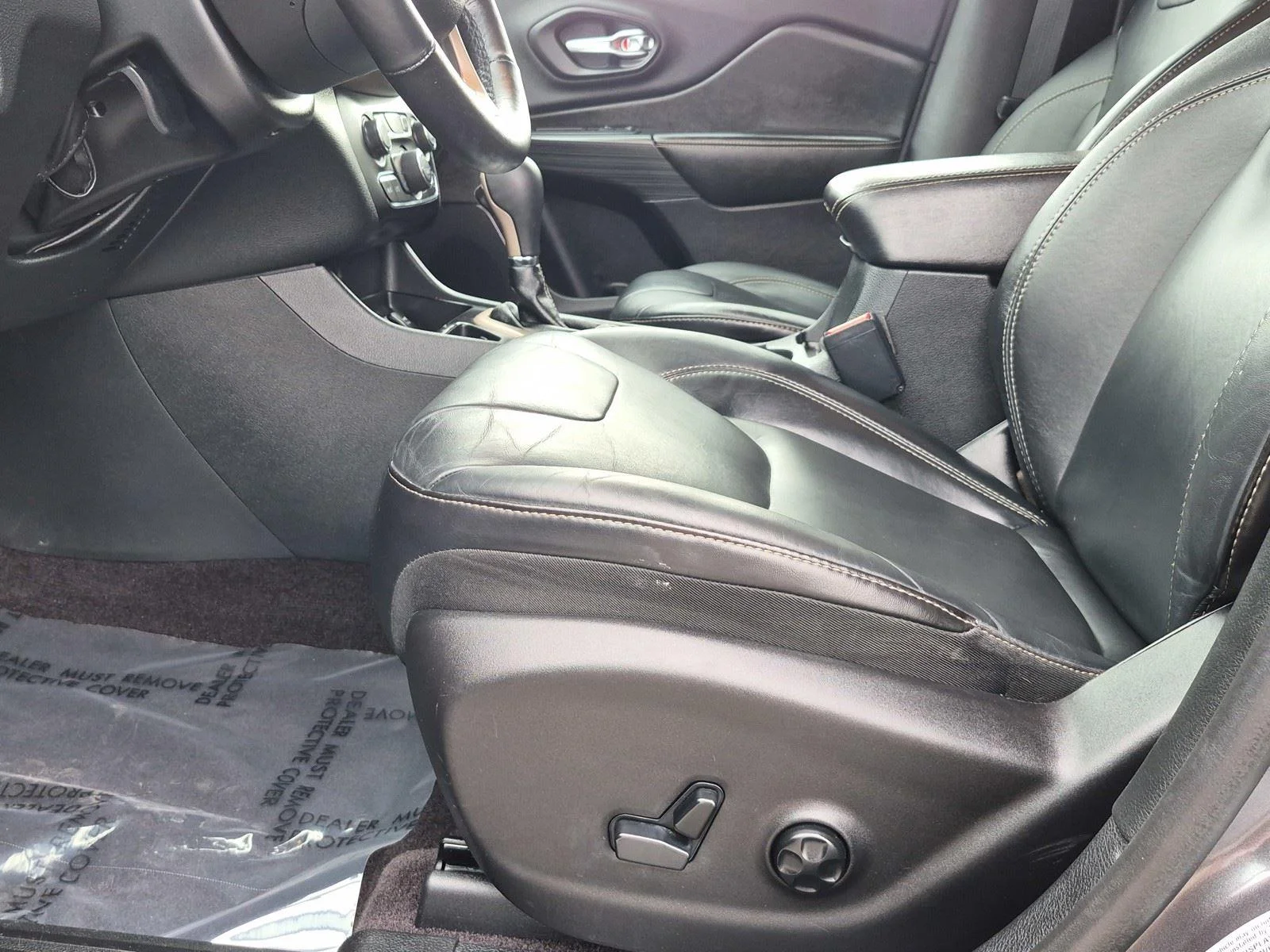 Used 2016 Granite Crystal Metallic Clearcoat Jeep Limited image 19