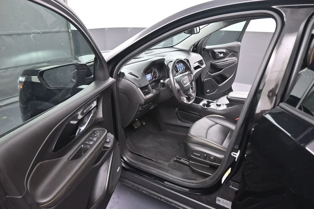 Used 2022 Black GMC AT4 image 41
