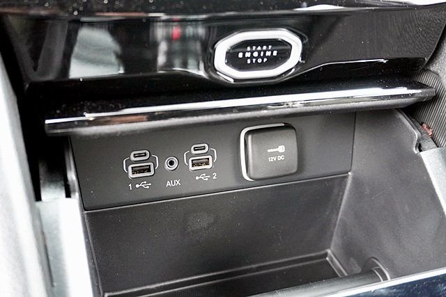 New 2026 Diamond Black Crystal Pearl-Coat Exterior Paint Jeep Limited image 34