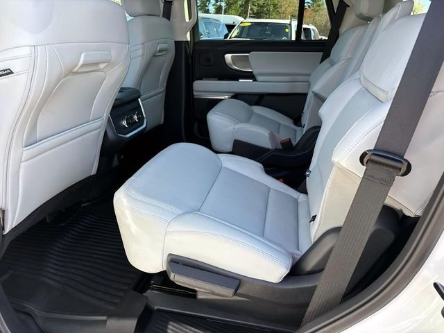 Used 2025 White Ford Platinum image 11