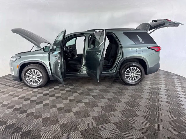 Used 2023 Green Chevrolet LT image 12