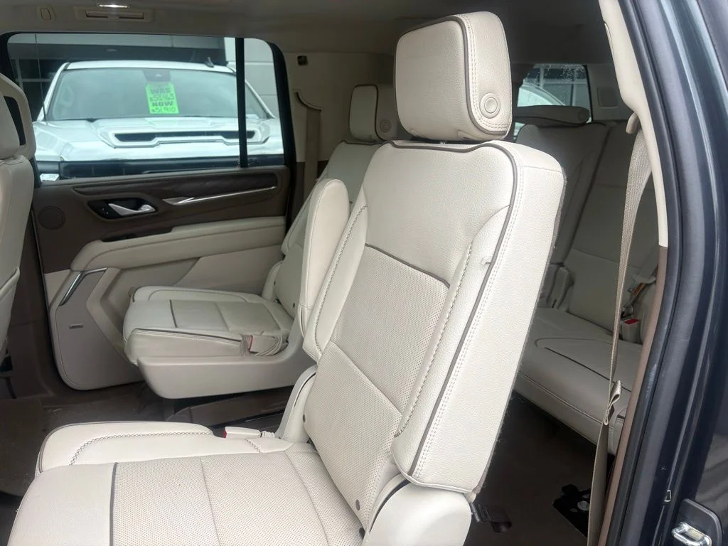 Used 2022 Hunter Green GMC Denali image 17
