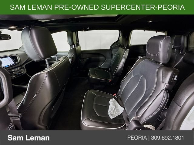 Used 2025 White Chrysler Limited image 24