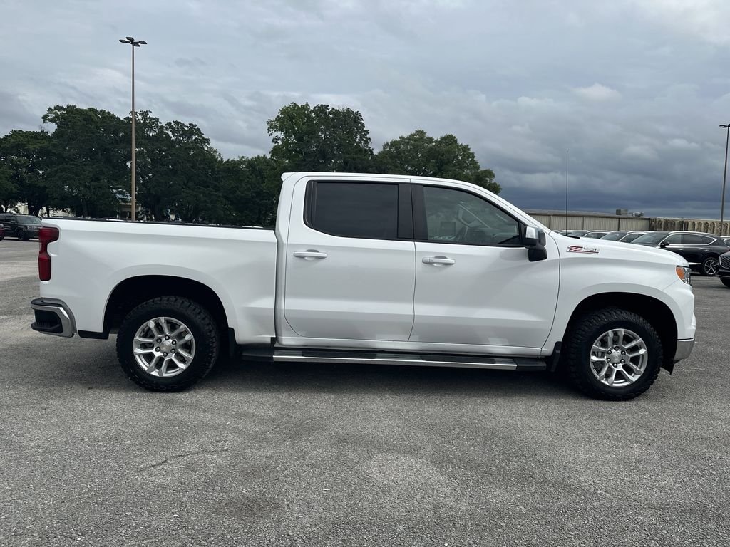 2025 Chevrolet Silverado 1500 LT - Photo 9
