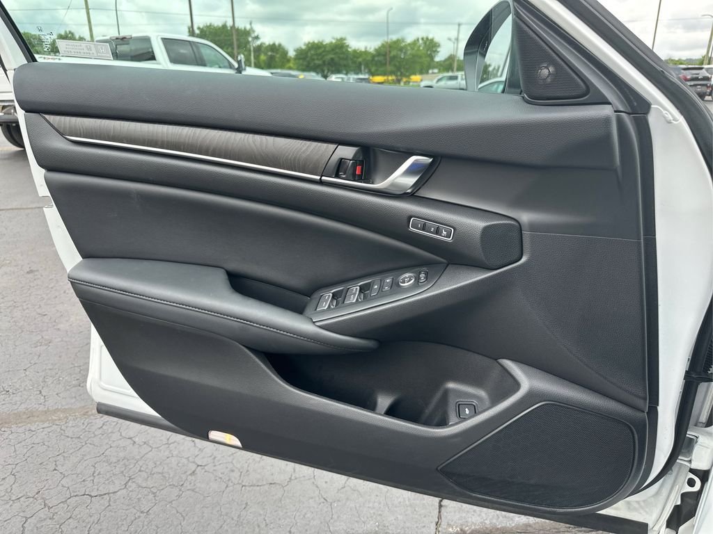 Used 2022 White Honda Touring image 14
