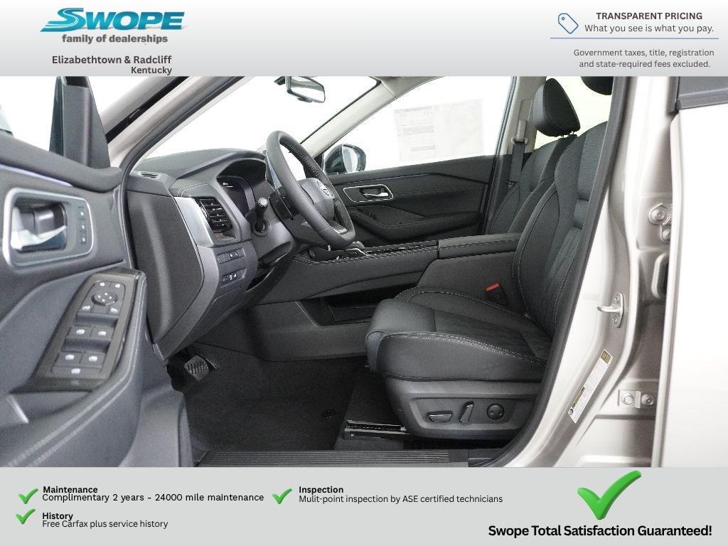 New 2026 Champagne Silver Metallic / Super Black Two-tone Nissan Platinum image 13