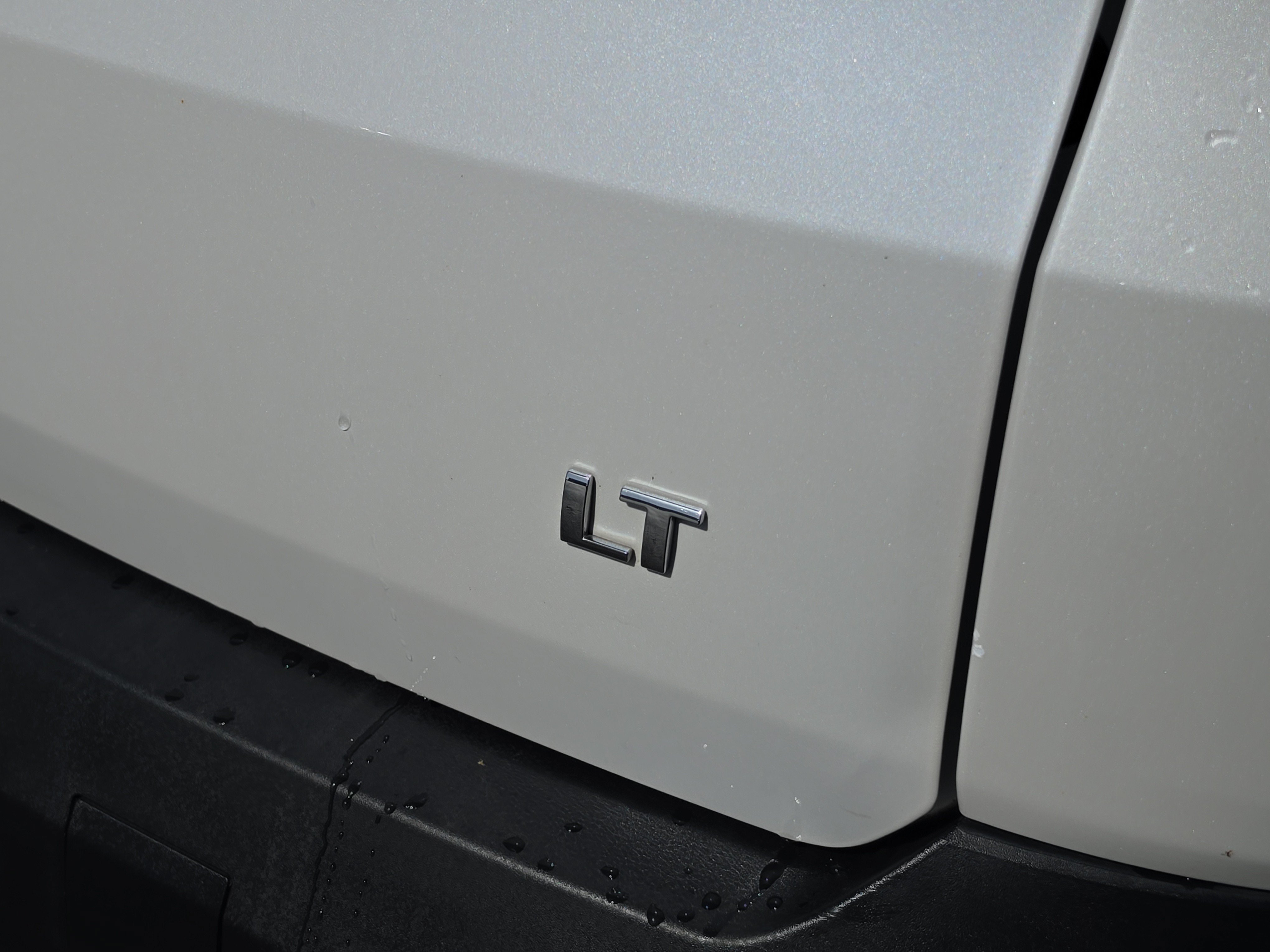 Certified Used 2018 IRIDESCENT PEARL TRICOAT Chevrolet LT Cloth image 8
