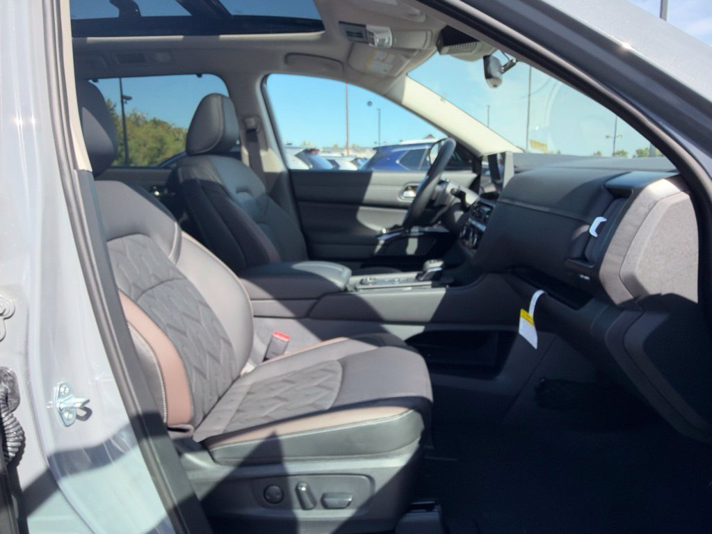 New 2026 Gray Nissan Platinum image 20