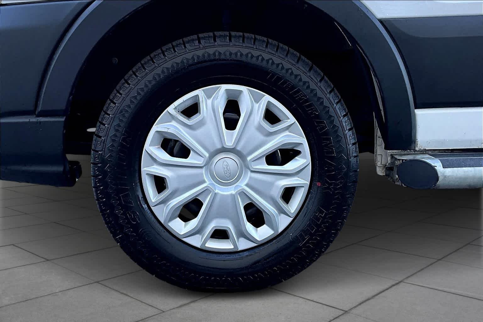 Used 2023 Oxford White Ford  image 10
