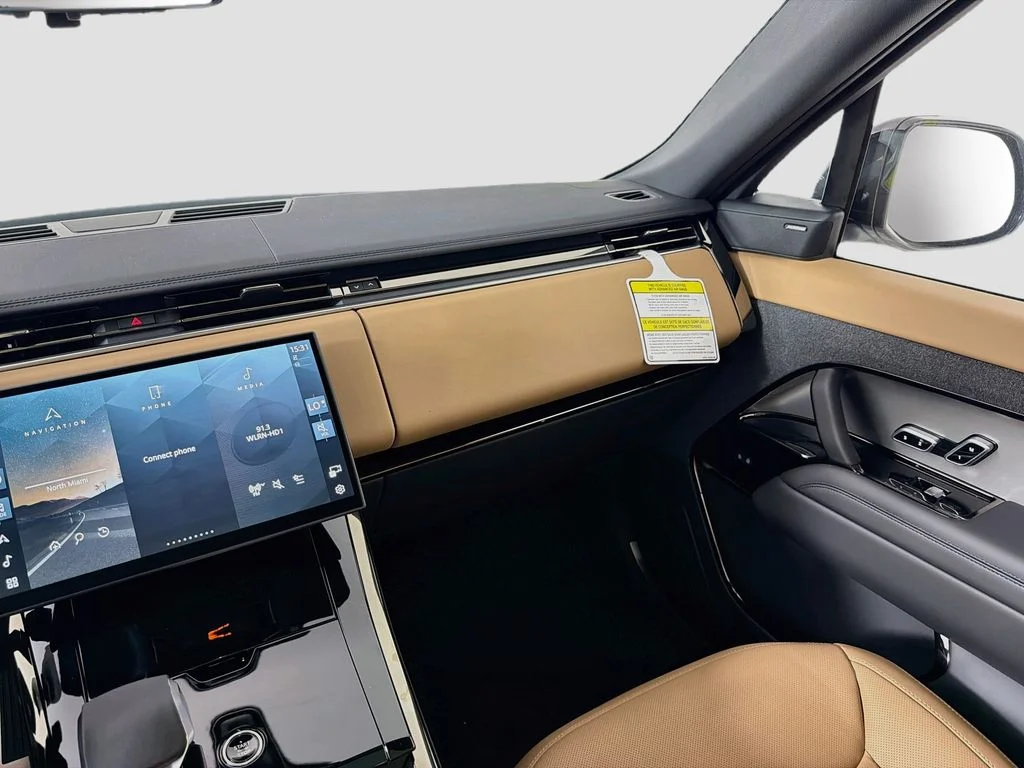 New 2026 Fuji White Land Rover Dynamic SE image 25