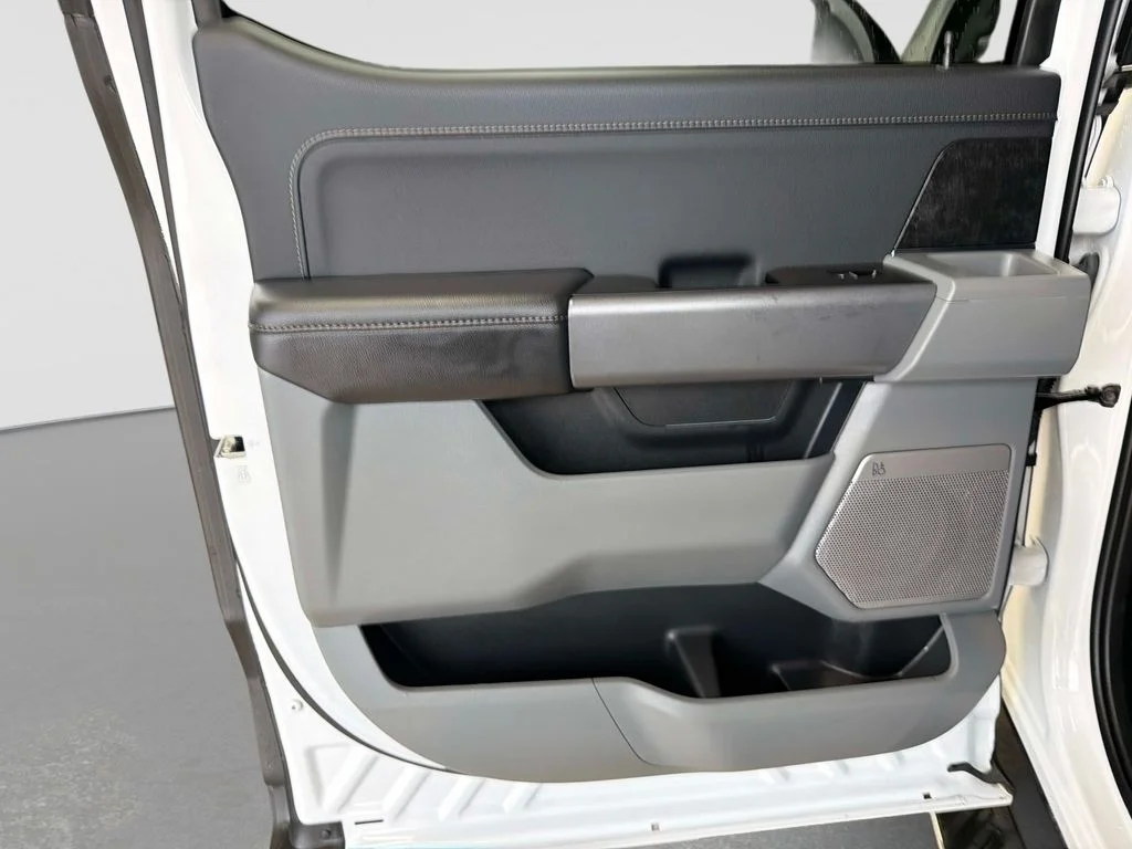 Used 2023 Oxford White Ford XLT image 13