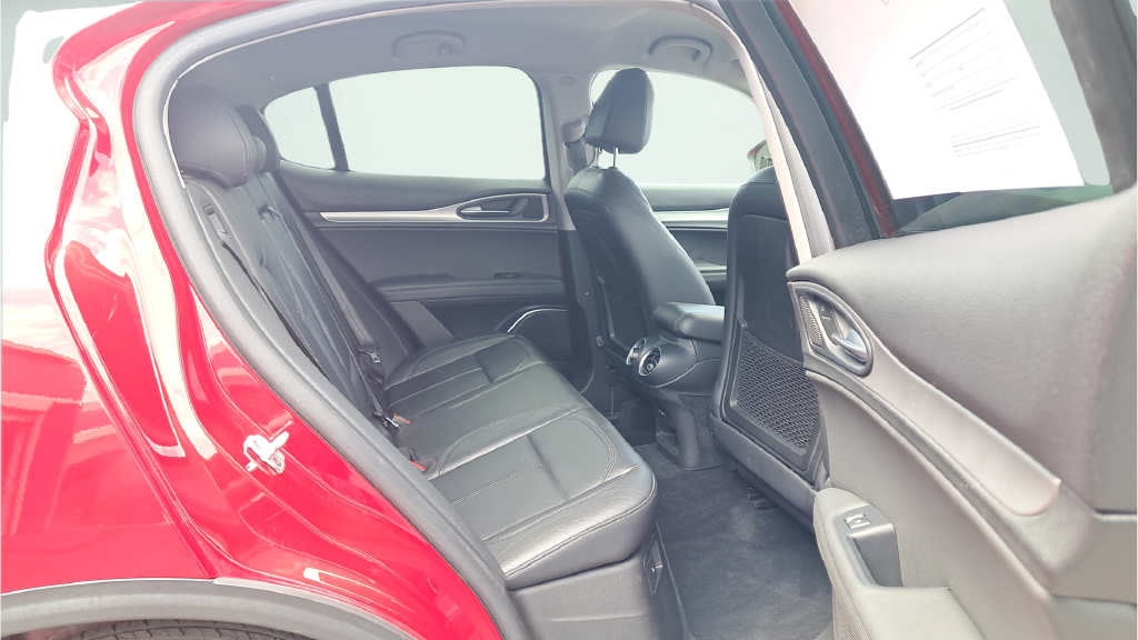 Used 2018 Red Alfa Romeo Base image 14