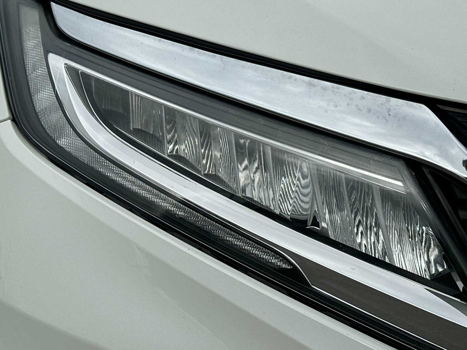 Used 2018 White Diamond Pearl Honda Elite 4D Passenger Van image 34