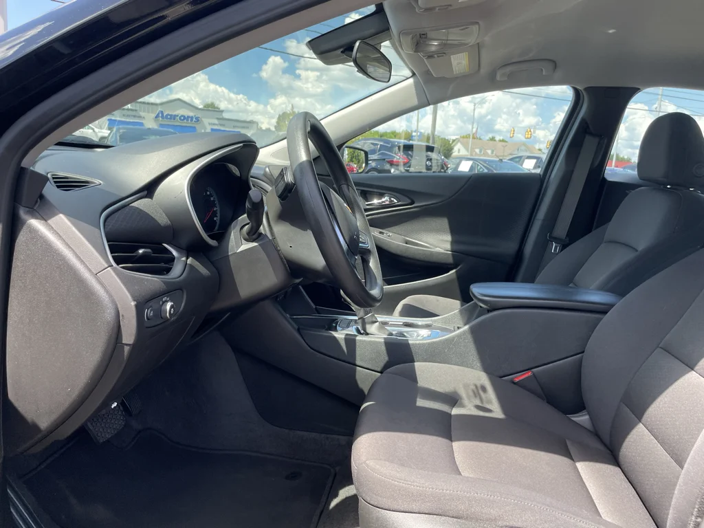 Used 2025 Mosaic Black Metallic Chevrolet LT image 9
