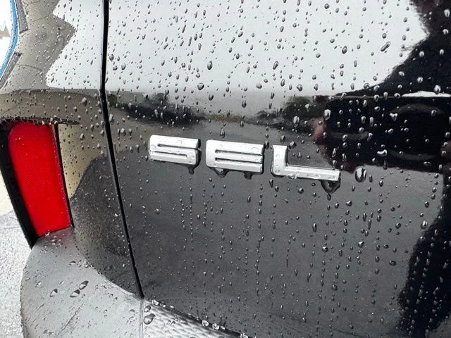 Used 2022  Ford SEL image 8