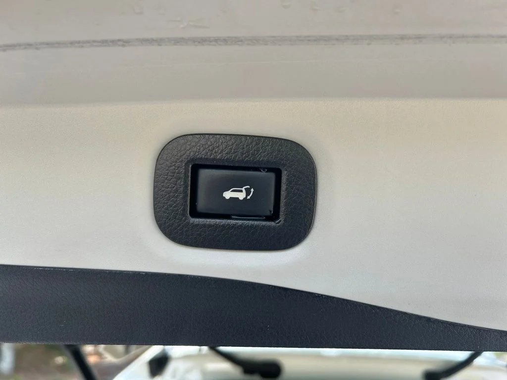 Used 2019 White Nissan SL image 32