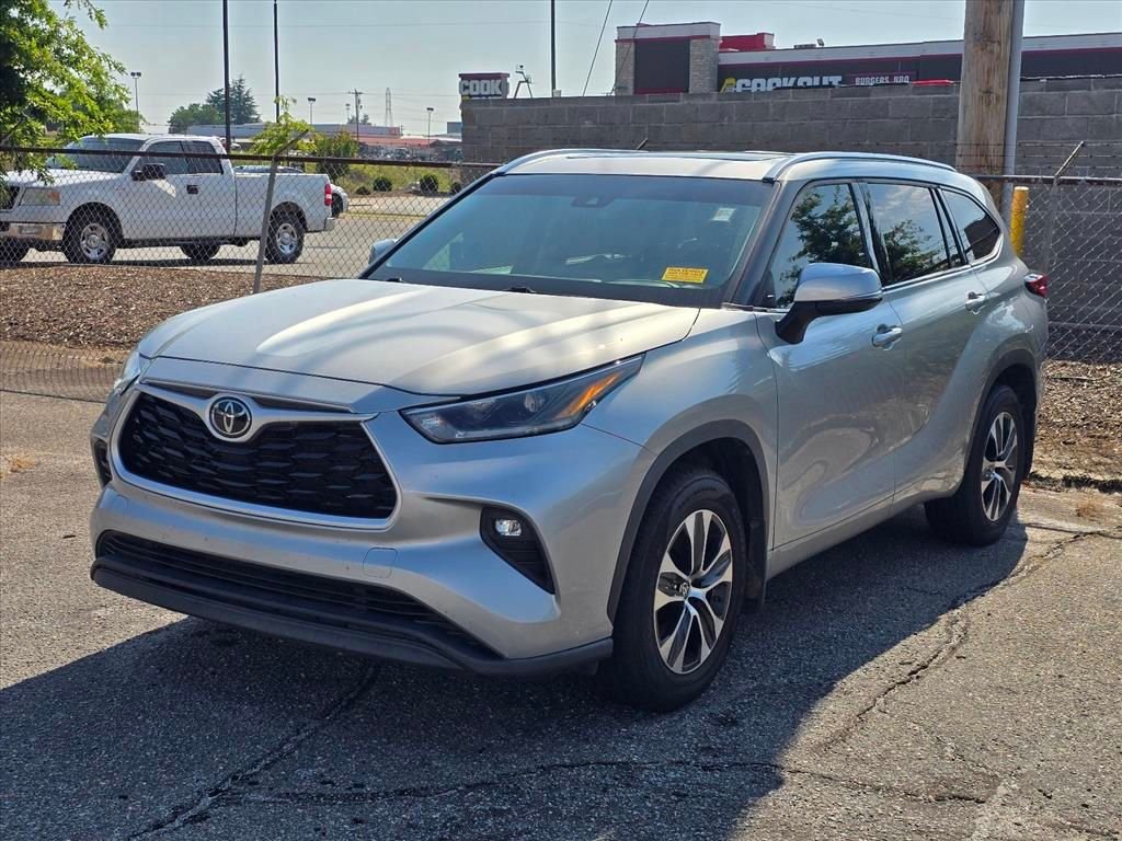 Used 2021 Silver Toyota XLE image 2