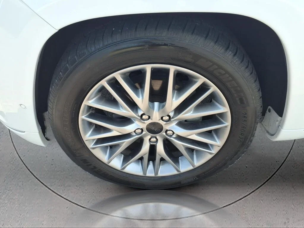 Used 2017 White Jeep Summit image 6