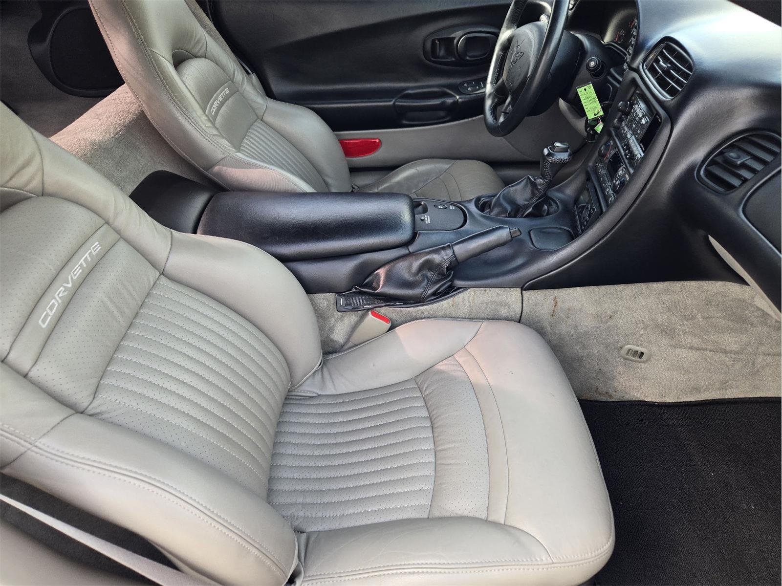Used 2004 Black Chevrolet  image 14