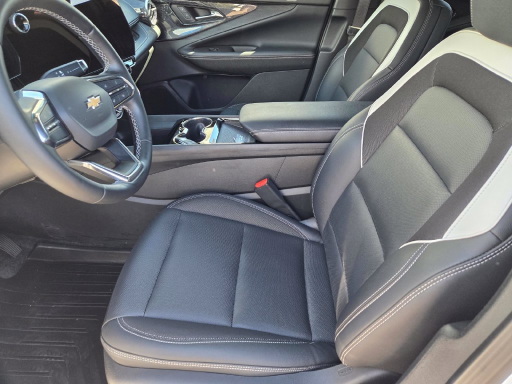 Used 2024 White Chevrolet LT image 14