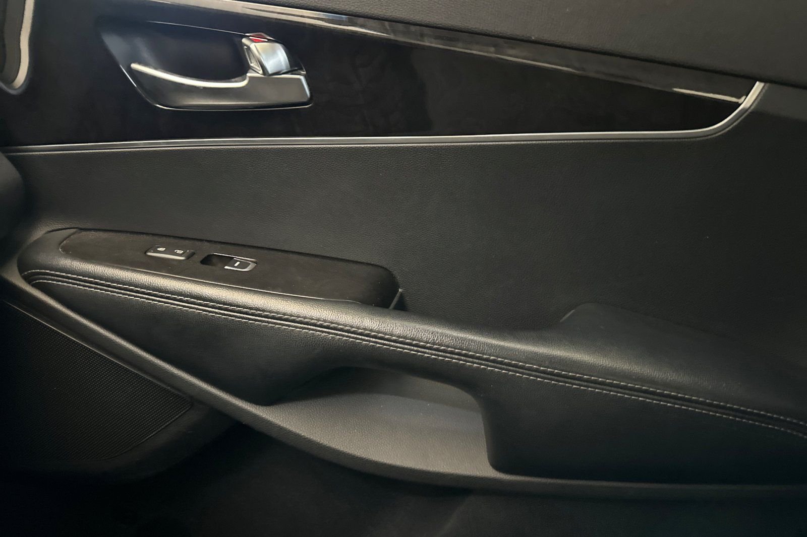 Used 2017 Silver Kia LX image 20