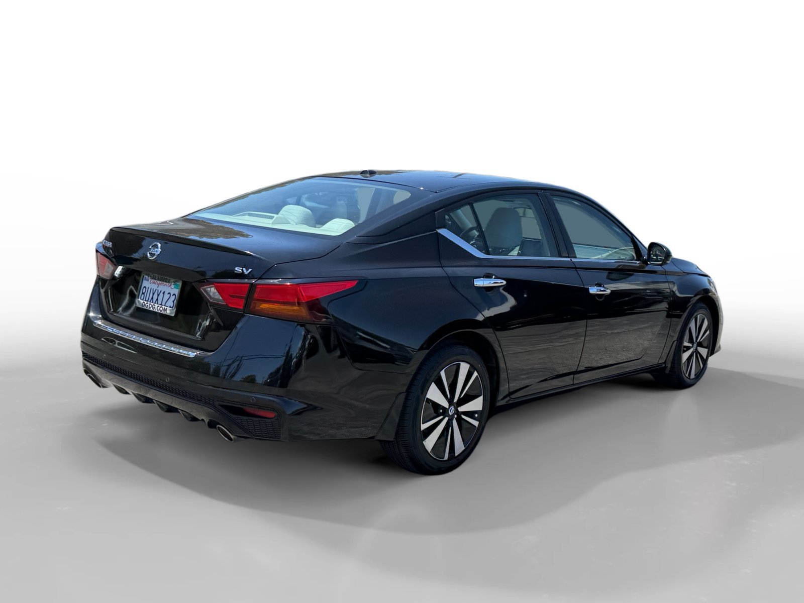 Used 2021 Super Black Clearcoat NISSAN 2.5 SV image 5