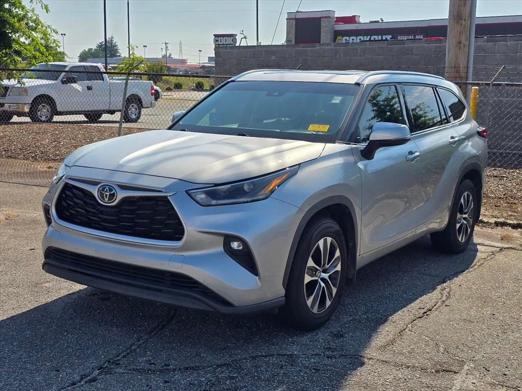Used 2021 Silver Toyota XLE image 2