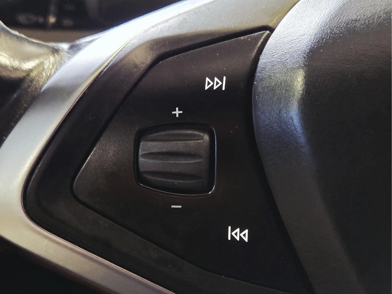 Used 2015 White Tesla P85D image 30