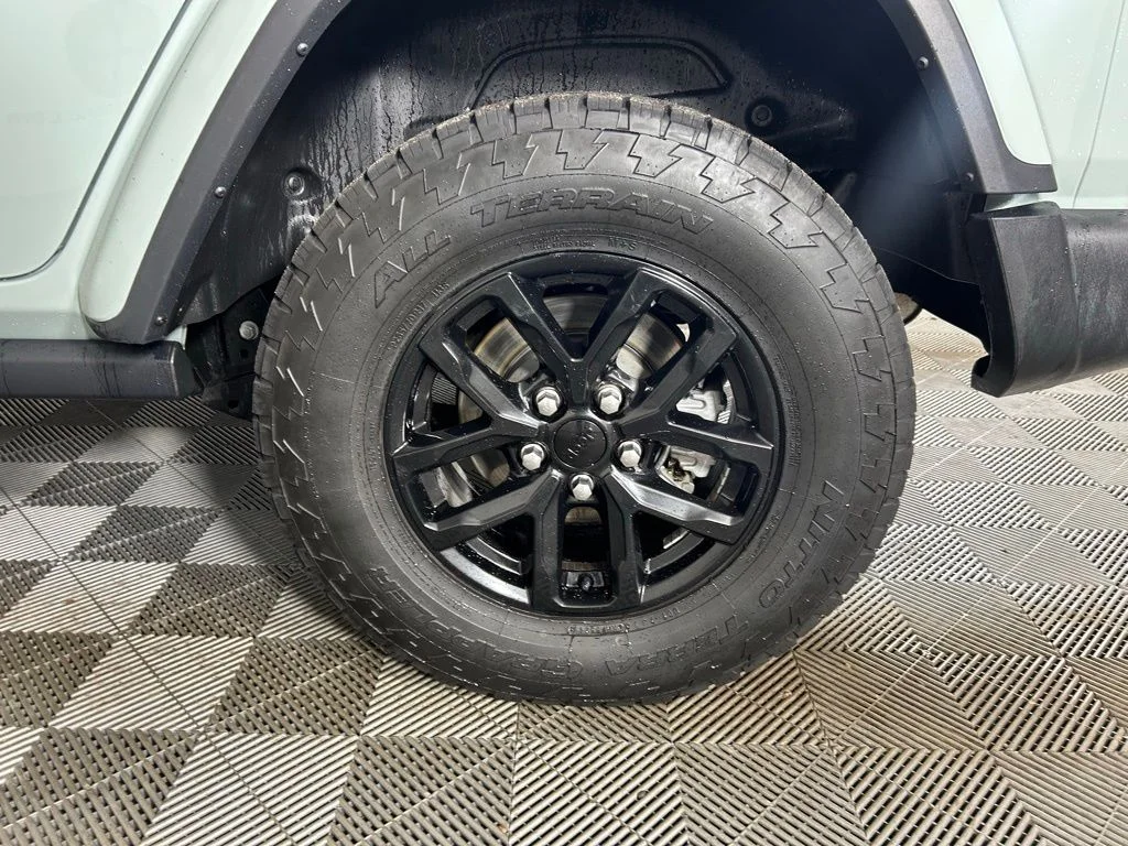 Used 2023 Gray Jeep  image 23